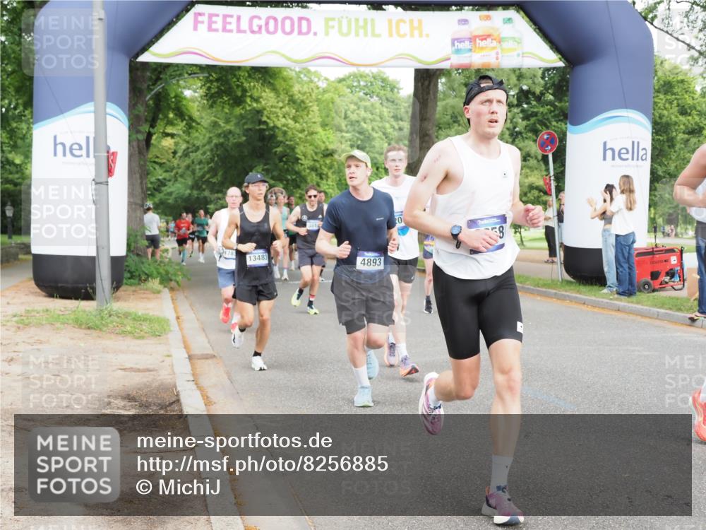 29.06.2025 - hella hamburg halbmarathon MichiJ http://msf.ph/oto/8256885 29.06.2025 10:29:30 Zwischen KM18-KM19 1677, 1800, 3618, 4205, 4893, 5026, 6152, 7284, 7796, 8122, 8358, 8966, 9540, 9711, 12385, 12895, 13268, 13483, 13667, 14899, 16249, 17486, 17724, 17834, 18412 meine-sportfotos.de