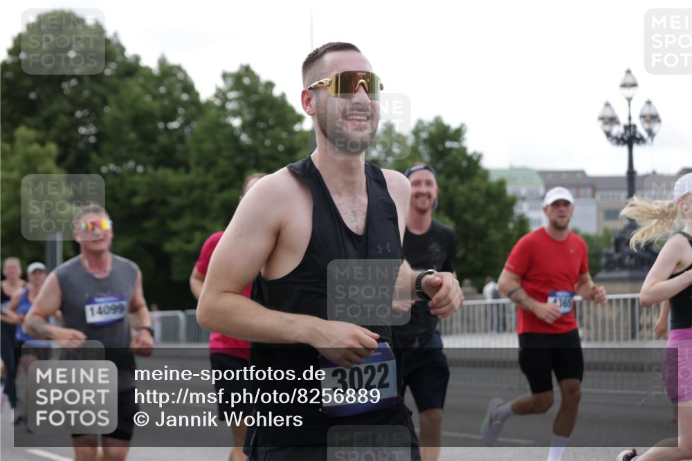 29.06.2025 - hella hamburg halbmarathon Jannik Wohlers http://msf.ph/oto/8256889 29.06.2025 10:31:53 Lombardsbrücke 1987, 2349, 2943, 3022, 3365, 3707, 3778, 3822, 4314, 4365, 4605, 4857, 4924, 5496, 5658, 5743, 6218, 6252, 7135, 7239, 7468, 7535, 7570, 8124, 8127, 8175, 8303, 8787, 8840, 8914, 8993, 9125, 9206, 9706, 9765, 10248, 10828, 10924, 11168, 11225, 11362, 11462, 11787, 11972, 12136, 12443, 12864, 12936, 13284, 13423, 13959, 13960, 14029, 14099, 14105, 14159, 14191, 14494, 14599, 14788, 15086, 15088, 15120, 15147, 15364, 15471, 15569, 15987, 17958 meine-sportfotos.de