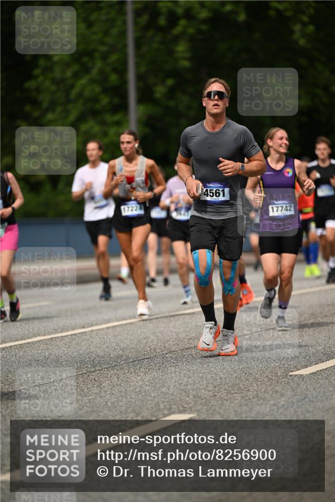 29.06.2025 - hella hamburg halbmarathon Dr. Thomas Lammeyer http://msf.ph/oto/8256900 29.06.2025 10:35:05 Kennedybrücke 1059, 1472, 1773, 2097, 2414, 2505, 2569, 2754, 2755, 2914, 3131, 3443, 4561, 4817, 5437, 5943, 6057, 6195, 6546, 6616, 6620, 6725, 6787, 7351, 7604, 7772, 8050, 8792, 9576, 9937, 10989 meine-sportfotos.de