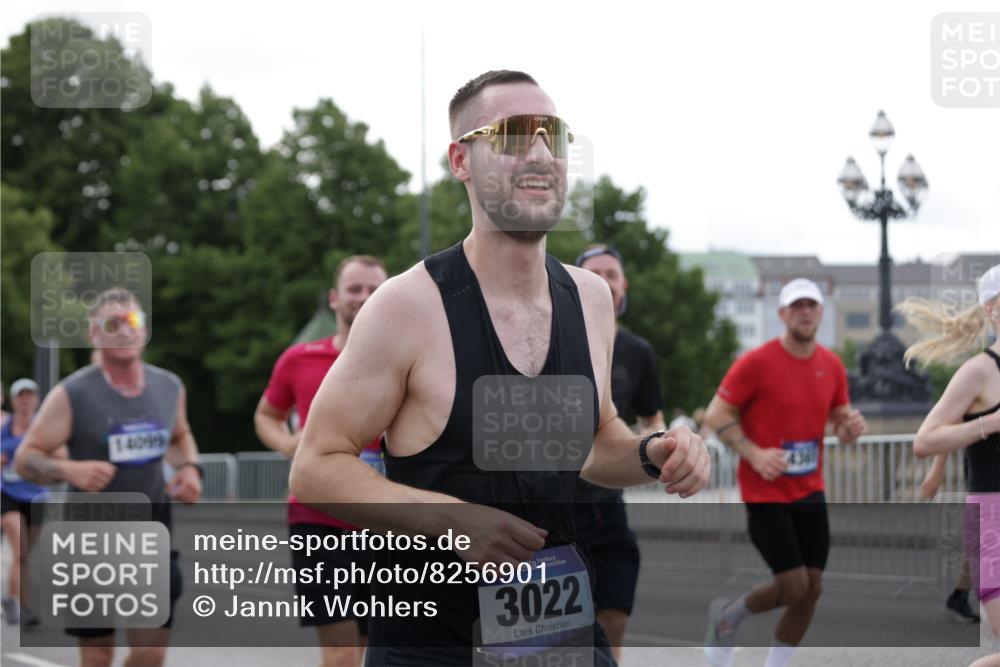 29.06.2025 - hella hamburg halbmarathon Jannik Wohlers http://msf.ph/oto/8256901 29.06.2025 10:31:53 Lombardsbrücke 1987, 2349, 2943, 3022, 3365, 3707, 3778, 3822, 4314, 4365, 4605, 4857, 4924, 5496, 5658, 5743, 6218, 6252, 7135, 7239, 7468, 7535, 7570, 8124, 8127, 8175, 8303, 8787, 8840, 8914, 8993, 9125, 9206, 9706, 9765, 10248, 10828, 10924, 11168, 11225, 11362, 11462, 11787, 11972, 12136, 12443, 12864, 12936, 13284, 13423, 13959, 13960, 14029, 14099, 14105, 14159, 14191, 14494, 14599, 14788, 15086, 15088, 15120, 15147, 15364, 15471, 15569, 15987, 17958 meine-sportfotos.de