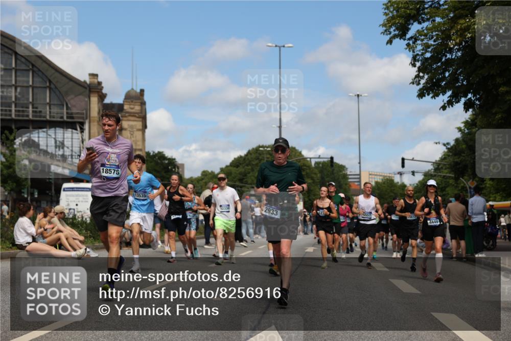 29.06.2025 - hella hamburg halbmarathon Yannick Fuchs http://msf.ph/oto/8256916 29.06.2025 11:27:43 20KM 1275, 1298, 1300, 1324, 1352, 1557, 2022, 2059, 2172, 2199, 2933, 3409, 3871, 4372, 4444, 4624, 4970, 5138, 5165, 5557, 5611, 5733, 6092, 6093, 7018, 7027, 7140, 8257, 8258, 8715, 9744, 9799, 10561, 10798, 11010, 11157, 11812, 11888, 12237, 12238, 12508, 12605, 12826, 12827, 13111, 13113, 13535, 14112, 14305, 15119, 15405, 15612, 15841, 16682, 17272, 17412, 18087, 18129, 18293, 18524, 18578, 18809, 19006 meine-sportfotos.de