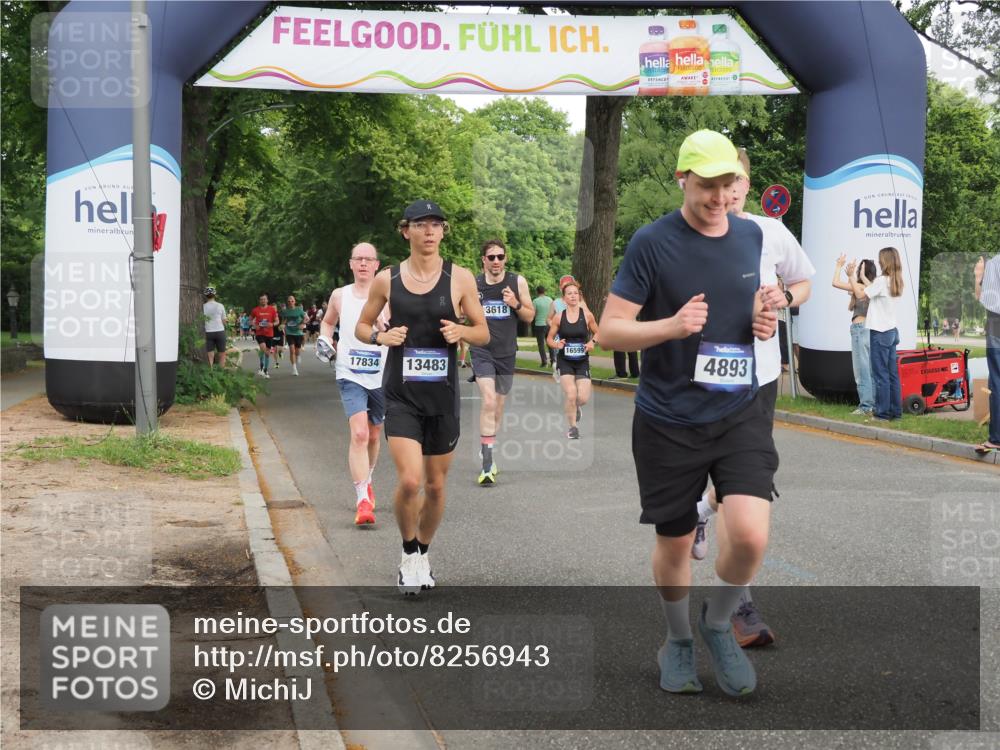 29.06.2025 - hella hamburg halbmarathon MichiJ http://msf.ph/oto/8256943 29.06.2025 10:29:31 Zwischen KM18-KM19 1800, 3618, 4205, 4893, 5026, 6152, 7284, 7796, 8074, 8122, 8358, 8966, 9711, 12385, 13268, 13483, 13667, 14899, 16249, 17486, 17724, 17834, 18412 meine-sportfotos.de