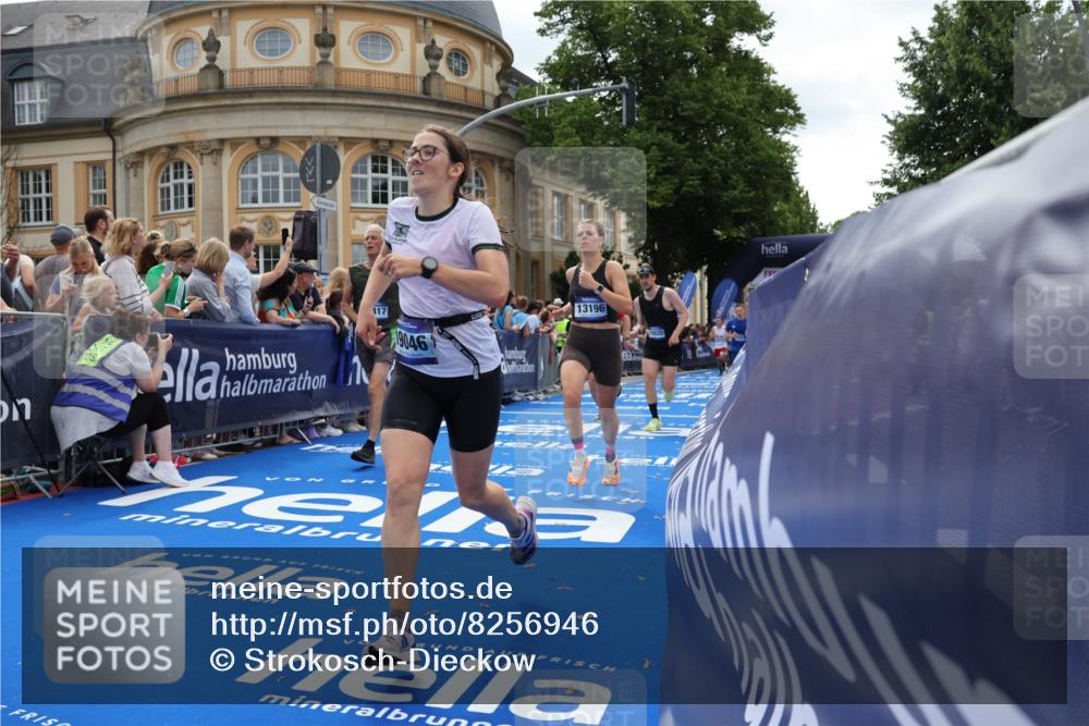 29.06.2025 - hella hamburg halbmarathon Strokosch-Dieckow http://msf.ph/oto/8256946 29.06.2025 10:42:05 Ziel 1441, 5682, 5690, 6593, 7363, 7765, 10216, 11417, 12098, 12292, 13196, 15846, 16626, 16677, 17363, 17864, 17926, 18772, 18802, 18920, 19046 meine-sportfotos.de