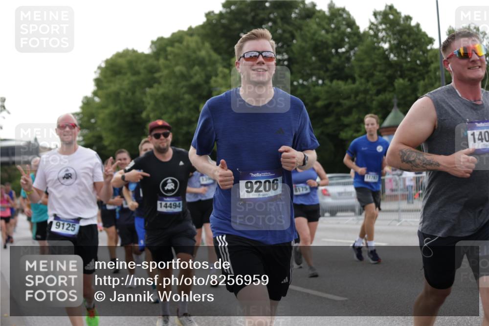 29.06.2025 - hella hamburg halbmarathon Jannik Wohlers http://msf.ph/oto/8256959 29.06.2025 10:31:54 Lombardsbrücke 1640, 1987, 2349, 2943, 3022, 3365, 3707, 3778, 3822, 4314, 4365, 4605, 4857, 4924, 5496, 5658, 5743, 5941, 6218, 6252, 7135, 7239, 7468, 7535, 7570, 8124, 8127, 8175, 8303, 8625, 8787, 8840, 8914, 8993, 9125, 9206, 9706, 9765, 10248, 10828, 10924, 11168, 11225, 11362, 11462, 11787, 11972, 12136, 12443, 12864, 12936, 13284, 13423, 13959, 13960, 14029, 14099, 14105, 14159, 14191, 14494, 14599, 14788, 14888, 15086, 15088, 15120, 15147, 15364, 15471, 15569, 15987 meine-sportfotos.de