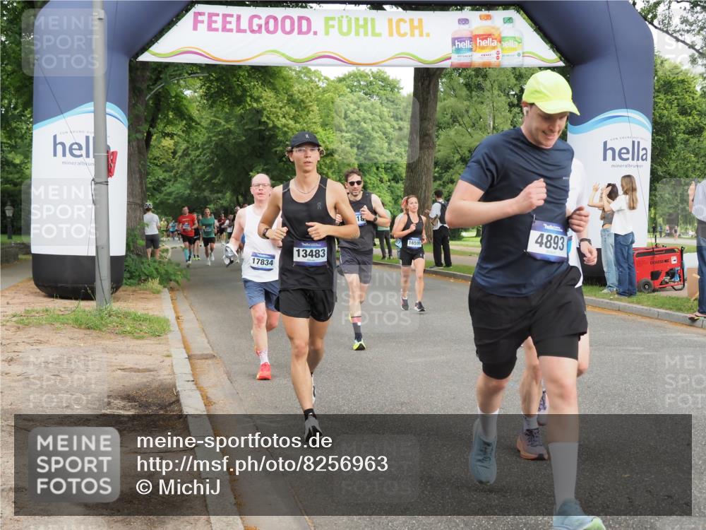 29.06.2025 - hella hamburg halbmarathon MichiJ http://msf.ph/oto/8256963 29.06.2025 10:29:31 Zwischen KM18-KM19 1800, 3618, 4205, 4893, 5026, 6152, 7284, 7796, 8074, 8122, 8358, 8966, 9711, 12385, 13268, 13483, 13667, 14899, 16249, 17486, 17724, 17834, 18412 meine-sportfotos.de