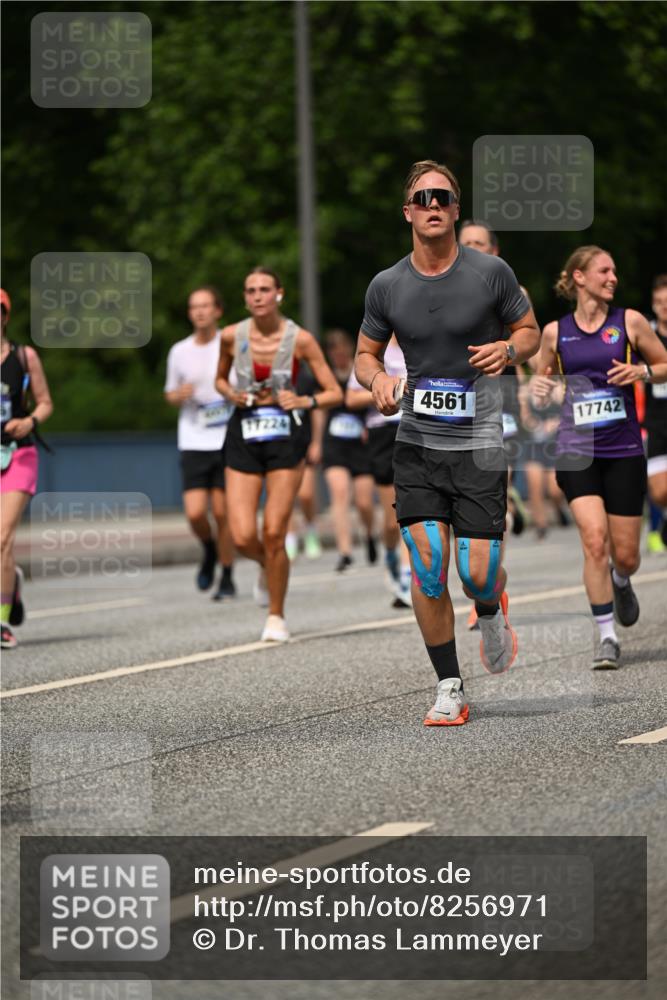 29.06.2025 - hella hamburg halbmarathon Dr. Thomas Lammeyer http://msf.ph/oto/8256971 29.06.2025 10:35:05 Kennedybrücke 1059, 1472, 1773, 2097, 2414, 2505, 2569, 2754, 2755, 2914, 3131, 3443, 4561, 4817, 5437, 5943, 6057, 6195, 6546, 6616, 6620, 6725, 6787, 7351, 7604, 7772, 8050, 8792, 9576, 9937, 10989 meine-sportfotos.de