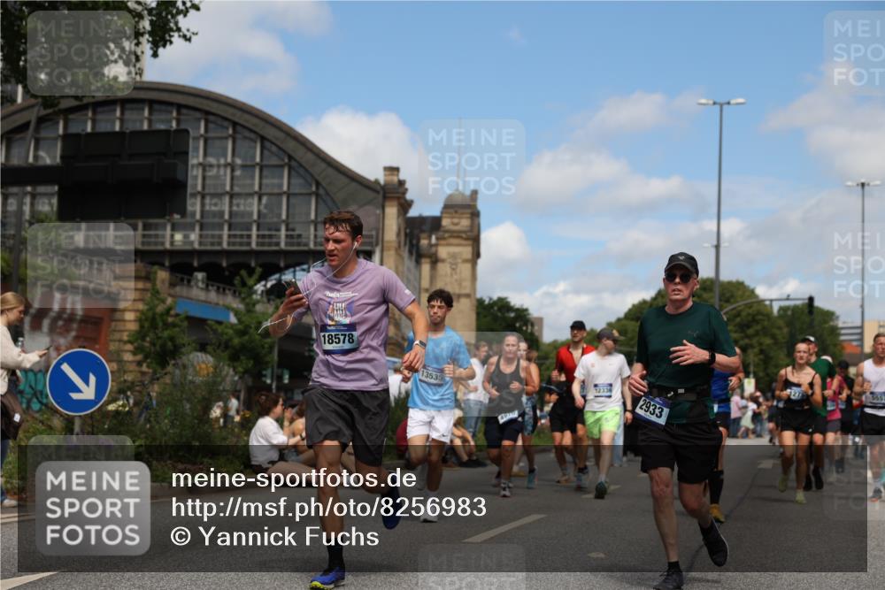 29.06.2025 - hella hamburg halbmarathon Yannick Fuchs http://msf.ph/oto/8256983 29.06.2025 11:27:44 20KM 1275, 1298, 1300, 1324, 1352, 1557, 2022, 2172, 2199, 2933, 3409, 3871, 4372, 4444, 4624, 4970, 5138, 5165, 5557, 5611, 5733, 6092, 6093, 7018, 7027, 7140, 8257, 8258, 8715, 9744, 9799, 10561, 10798, 11010, 11157, 11812, 11888, 12237, 12238, 12508, 12605, 12826, 12827, 13113, 13535, 14112, 14305, 15119, 15405, 15612, 15841, 16682, 17272, 17412, 18087, 18129, 18293, 18524, 18578, 18809, 19006 meine-sportfotos.de
