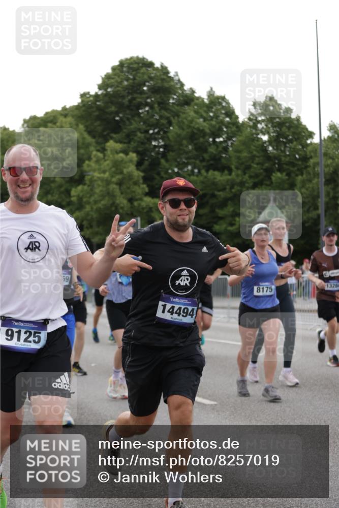 29.06.2025 - hella hamburg halbmarathon Jannik Wohlers http://msf.ph/oto/8257019 29.06.2025 10:31:54 Lombardsbrücke 1640, 1987, 2349, 2943, 3022, 3365, 3707, 3778, 3822, 4314, 4365, 4605, 4857, 4924, 5496, 5658, 5743, 5941, 6218, 6252, 7135, 7239, 7468, 7535, 7570, 8124, 8127, 8175, 8303, 8625, 8787, 8840, 8914, 8993, 9125, 9206, 9706, 9765, 10248, 10828, 10924, 11168, 11225, 11362, 11462, 11787, 11972, 12136, 12443, 12864, 12936, 13284, 13423, 13959, 13960, 14029, 14099, 14105, 14159, 14191, 14494, 14599, 14788, 14888, 15086, 15088, 15120, 15147, 15364, 15471, 15569, 15987 meine-sportfotos.de