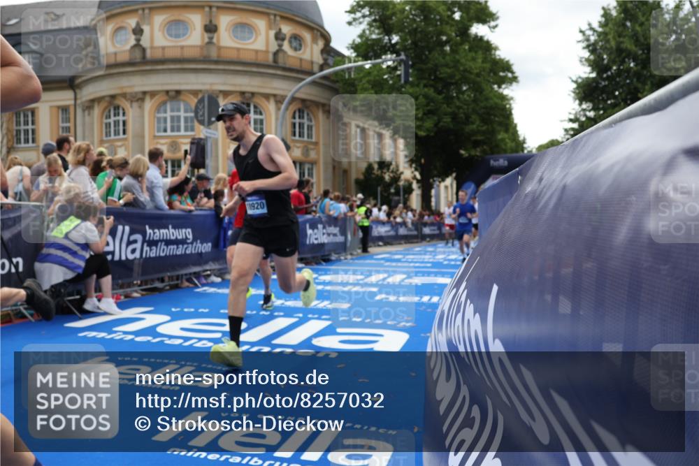 29.06.2025 - hella hamburg halbmarathon Strokosch-Dieckow http://msf.ph/oto/8257032 29.06.2025 10:42:06 Ziel 1441, 5682, 5690, 6593, 7765, 9365, 10216, 11417, 12098, 12292, 13196, 13709, 14899, 15846, 16626, 16677, 17363, 17864, 17926, 18772, 18802, 18920, 19046 meine-sportfotos.de