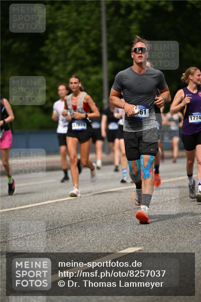 29.06.2025 - hella hamburg halbmarathon Dr. Thomas Lammeyer http://msf.ph/oto/8257037 29.06.2025 10:35:06 Kennedybrücke 1059, 1472, 1773, 1979, 2097, 2414, 2505, 2569, 2754, 2755, 2914, 3131, 3443, 4561, 4817, 5437, 5943, 6057, 6195, 6546, 6616, 6620, 6725, 6787, 7351, 7604, 7772, 8050, 8792, 9937, 10989 meine-sportfotos.de