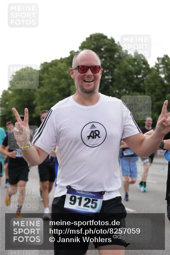 29.06.2025 - hella hamburg halbmarathon Jannik Wohlers http://msf.ph/oto/8257059 29.06.2025 10:31:55 Lombardsbrücke 1640, 1987, 2349, 2943, 3022, 3365, 3707, 3778, 3822, 4314, 4365, 4605, 4857, 4924, 5496, 5658, 5743, 5941, 6218, 6252, 7135, 7239, 7468, 7535, 8124, 8127, 8175, 8303, 8625, 8787, 8840, 8914, 8993, 9125, 9206, 9706, 9765, 10002, 10248, 10828, 10924, 11168, 11205, 11225, 11362, 11787, 11972, 12136, 12443, 12864, 12936, 13284, 13423, 13959, 13960, 14029, 14099, 14105, 14159, 14191, 14494, 14599, 14788, 14888, 15086, 15088, 15120, 15147, 15364, 15471, 15569, 15987 meine-sportfotos.de