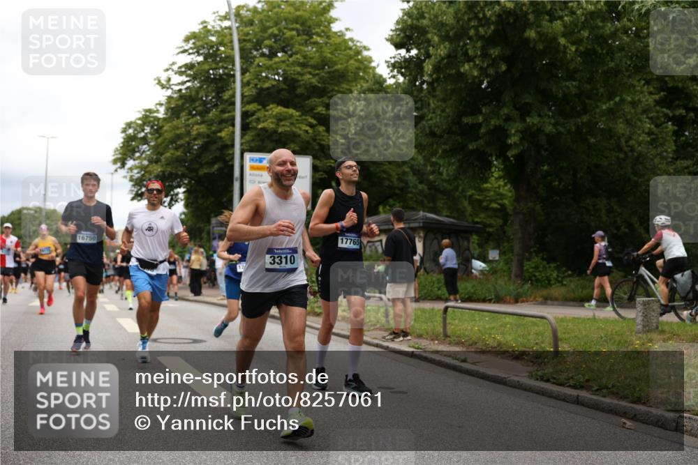 29.06.2025 - hella hamburg halbmarathon Yannick Fuchs http://msf.ph/oto/8257061 29.06.2025 10:48:23 20KM 1410, 1815, 2432, 3177, 3310, 3861, 3898, 4189, 6082, 6084, 6260, 6356, 6581, 6723, 6994, 7129, 7973, 8223, 8449, 8698, 8772, 8798, 9012, 9060, 9227, 10040, 10263, 10266, 11009, 11499, 11789, 12213, 12362, 12489, 13147, 13297, 13869, 14026, 14660, 14818, 15113, 15156, 15169, 15408, 15524, 15879, 16092, 16574, 16623, 16750, 17740, 17765, 18759, 19177 meine-sportfotos.de
