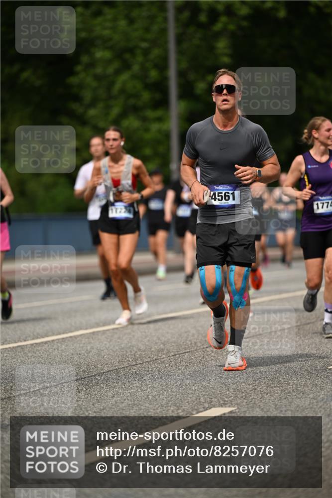 29.06.2025 - hella hamburg halbmarathon Dr. Thomas Lammeyer http://msf.ph/oto/8257076 29.06.2025 10:35:06 Kennedybrücke 1059, 1472, 1773, 1979, 2097, 2414, 2505, 2569, 2754, 2755, 2914, 3131, 3443, 4561, 4817, 5437, 5943, 6057, 6195, 6546, 6616, 6620, 6725, 6787, 7351, 7604, 7772, 8050, 8792, 9937, 10989 meine-sportfotos.de