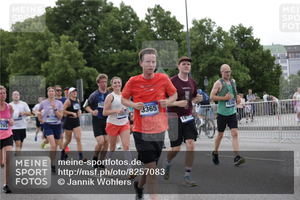 29.06.2025 - hella hamburg halbmarathon Jannik Wohlers http://msf.ph/oto/8257083 29.06.2025 10:32:00 Lombardsbrücke 1199, 1640, 1987, 2349, 2943, 3022, 3365, 3653, 3707, 3778, 4365, 4605, 4857, 5783, 5871, 5941, 6228, 6312, 6315, 7468, 7702, 8124, 8127, 8175, 8303, 8625, 8787, 8840, 8914, 8993, 9125, 9206, 9706, 9765, 10002, 10248, 10828, 10924, 11205, 11225, 11362, 11787, 11972, 12443, 12864, 12936, 13284, 13335, 13423, 13959, 13960, 14099, 14105, 14159, 14494, 14788, 14888, 15086, 15088, 15120, 15147, 15364, 15569, 15987, 16187 meine-sportfotos.de