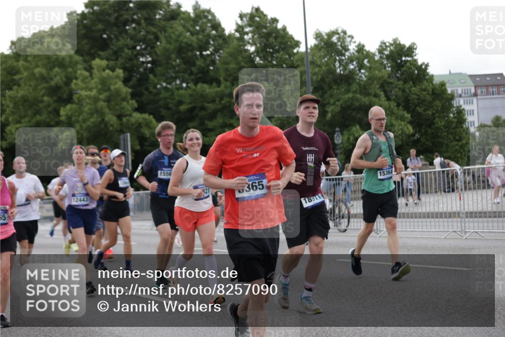 29.06.2025 - hella hamburg halbmarathon Jannik Wohlers http://msf.ph/oto/8257090 29.06.2025 10:32:00 Lombardsbrücke 1199, 1640, 1987, 2349, 2943, 3022, 3365, 3653, 3707, 3778, 4365, 4605, 4857, 5783, 5871, 5941, 6228, 6312, 6315, 7468, 7702, 8124, 8127, 8175, 8303, 8625, 8787, 8840, 8914, 8993, 9125, 9206, 9706, 9765, 10002, 10248, 10828, 10924, 11205, 11225, 11362, 11787, 11972, 12443, 12864, 12936, 13284, 13335, 13423, 13959, 13960, 14099, 14105, 14159, 14494, 14788, 14888, 15086, 15088, 15120, 15147, 15364, 15569, 15987, 16187 meine-sportfotos.de