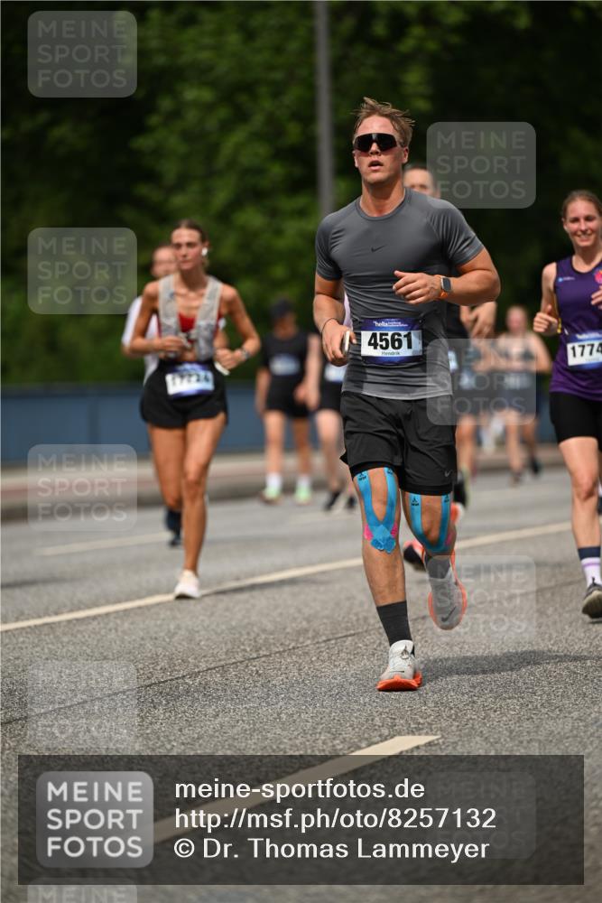 29.06.2025 - hella hamburg halbmarathon Dr. Thomas Lammeyer http://msf.ph/oto/8257132 29.06.2025 10:35:06 Kennedybrücke 1059, 1472, 1773, 1979, 2097, 2414, 2505, 2569, 2754, 2755, 2914, 3131, 3443, 4561, 4817, 5437, 5943, 6057, 6195, 6546, 6616, 6620, 6725, 6787, 7351, 7604, 7772, 8050, 8792, 9937, 10989 meine-sportfotos.de