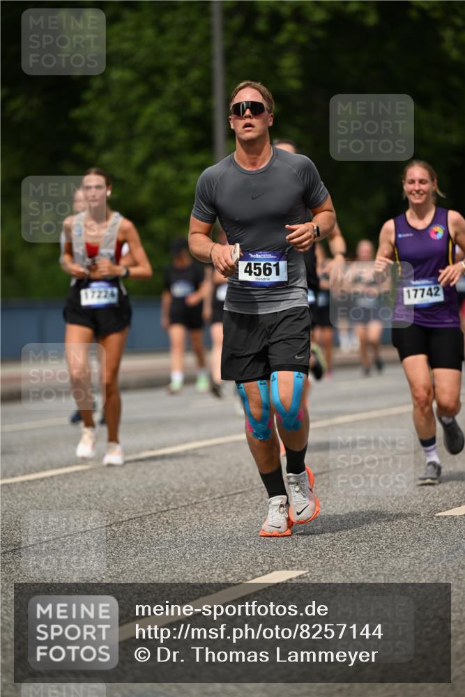 29.06.2025 - hella hamburg halbmarathon Dr. Thomas Lammeyer http://msf.ph/oto/8257144 29.06.2025 10:35:06 Kennedybrücke 1059, 1472, 1773, 1979, 2097, 2414, 2505, 2569, 2754, 2755, 2914, 3131, 3443, 4561, 4817, 5437, 5943, 6057, 6195, 6546, 6616, 6620, 6725, 6787, 7351, 7604, 7772, 8050, 8792, 9937, 10989 meine-sportfotos.de