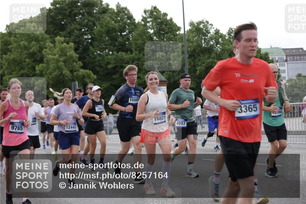 29.06.2025 - hella hamburg halbmarathon Jannik Wohlers http://msf.ph/oto/8257164 29.06.2025 10:32:00 Lombardsbrücke 1199, 1640, 1987, 2349, 2943, 3022, 3365, 3653, 3707, 3778, 4365, 4605, 4857, 5783, 5871, 5941, 6228, 6312, 6315, 7468, 7702, 8124, 8127, 8175, 8303, 8625, 8787, 8840, 8914, 8993, 9125, 9206, 9706, 9765, 10002, 10248, 10828, 10924, 11205, 11225, 11362, 11787, 11972, 12443, 12864, 12936, 13284, 13335, 13423, 13959, 13960, 14099, 14105, 14159, 14494, 14788, 14888, 15086, 15088, 15120, 15147, 15364, 15569, 15987, 16187 meine-sportfotos.de