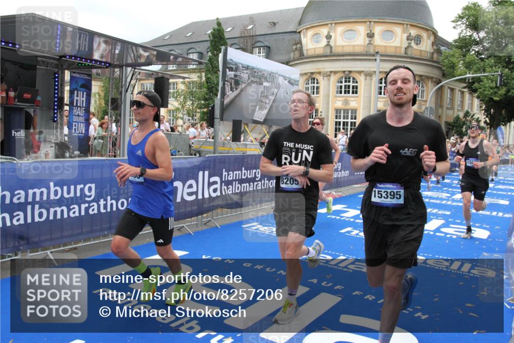 29.06.2025 - hella hamburg halbmarathon Michael Strokosch http://msf.ph/oto/8257206 29.06.2025 10:50:59 Ziel 1466, 2207, 3654, 3947, 4839, 5018, 7052, 7369, 8205, 8572, 10215, 11551, 12778, 13687, 15362, 15395, 15643, 16285, 18350 meine-sportfotos.de