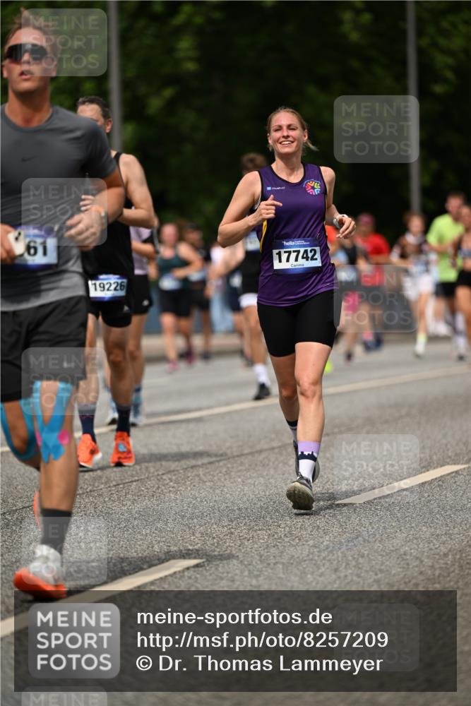 29.06.2025 - hella hamburg halbmarathon Dr. Thomas Lammeyer http://msf.ph/oto/8257209 29.06.2025 10:35:07 Kennedybrücke 1059, 1097, 1472, 1773, 1979, 2414, 2505, 2569, 2754, 2755, 2914, 3131, 3443, 4561, 4817, 5437, 5943, 6057, 6195, 6546, 6616, 6620, 6725, 6787, 7351, 7604, 7772, 8050, 8792, 9937, 10989 meine-sportfotos.de