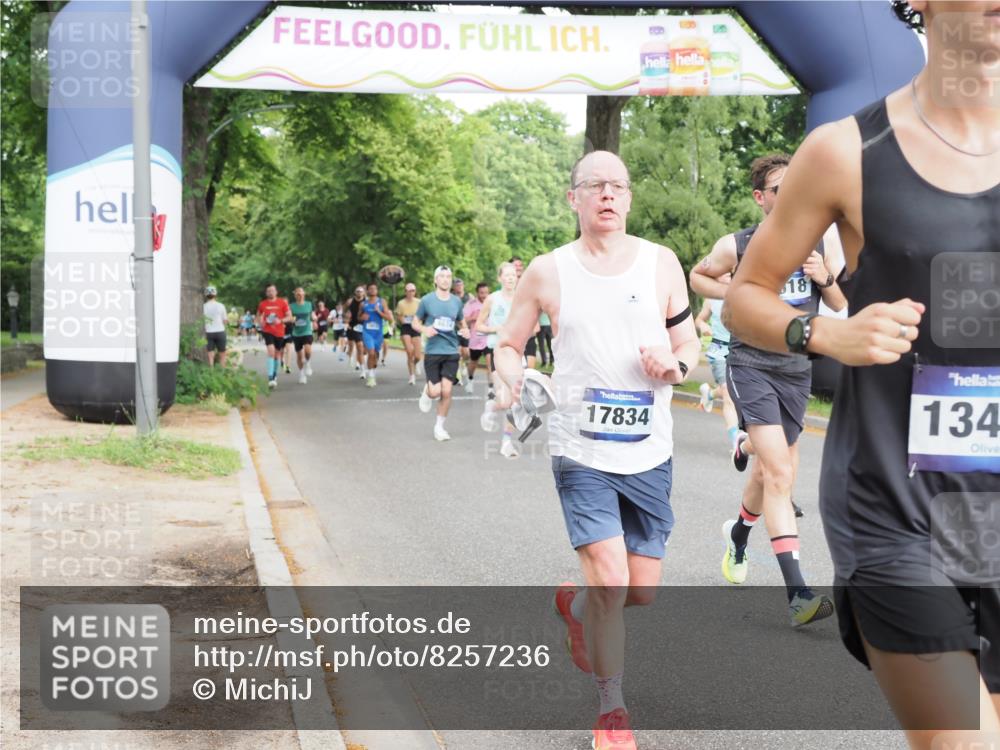 29.06.2025 - hella hamburg halbmarathon MichiJ http://msf.ph/oto/8257236 29.06.2025 10:29:32 Zwischen KM18-KM19 1800, 3618, 4205, 4634, 4893, 5014, 5026, 6152, 7284, 7796, 8074, 8122, 8358, 8966, 9711, 12385, 13268, 13483, 13667, 16249, 16599, 17486, 17724, 17834 meine-sportfotos.de