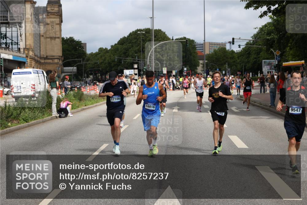 29.06.2025 - hella hamburg halbmarathon Yannick Fuchs http://msf.ph/oto/8257237 29.06.2025 10:35:55 20KM 1136, 1570, 1631, 1800, 2579, 4205, 4380, 4871, 4893, 5387, 5709, 6550, 6771, 6901, 7432, 7774, 7796, 8358, 9547, 9640, 9659, 9711, 9755, 9885, 10375, 10783, 10894, 11922, 12292, 12385, 12434, 13457, 14555, 14661, 14899, 15351, 16816, 17032, 17100, 17720, 18045, 18412, 18442, 18491, 18764, 18802 meine-sportfotos.de