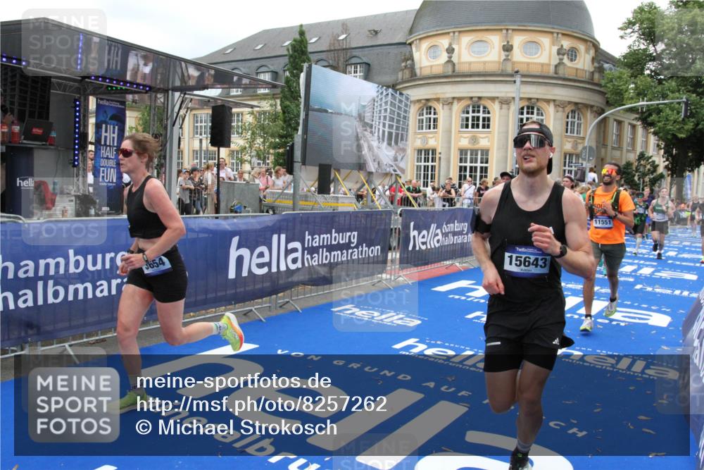 29.06.2025 - hella hamburg halbmarathon Michael Strokosch http://msf.ph/oto/8257262 29.06.2025 10:51:00 Ziel 1466, 2207, 3654, 7052, 7369, 8205, 8572, 10215, 11551, 12778, 13687, 14125, 15362, 15395, 15643, 16285, 17221, 18350 meine-sportfotos.de