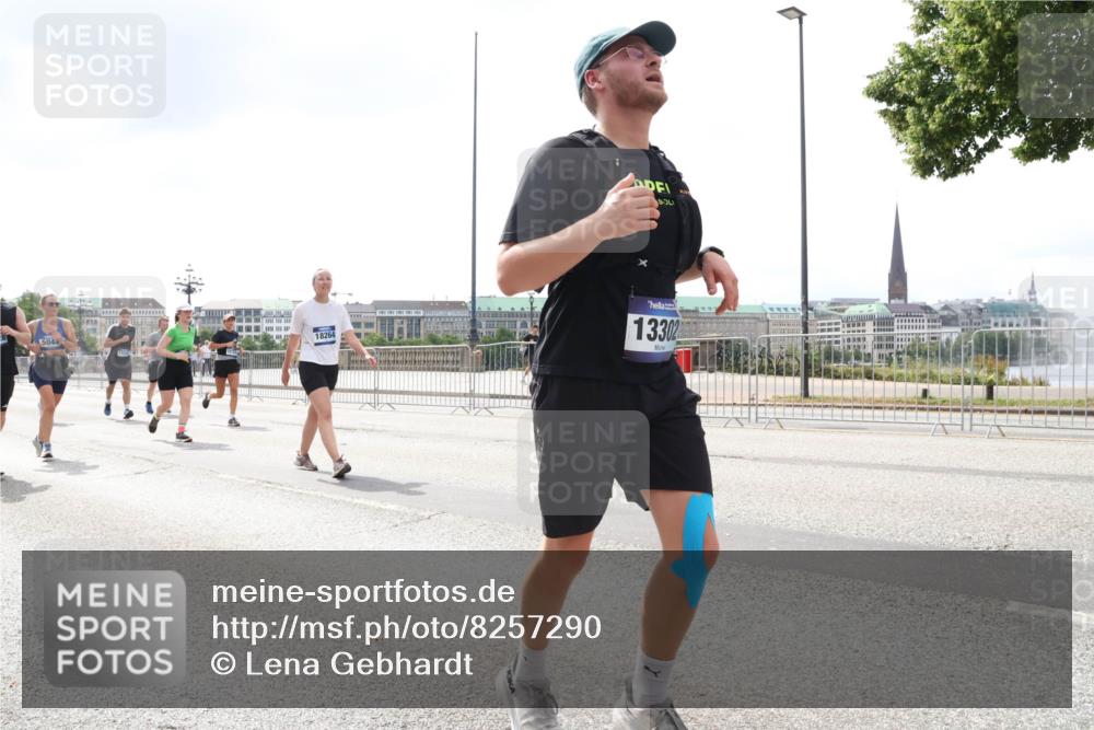 29.06.2025 - hella hamburg halbmarathon Lena Gebhardt http://msf.ph/oto/8257290 29.06.2025 10:45:53 Lombardsbrücke 1004, 1033, 1060, 1085, 1100, 1104, 1421, 1426, 1555, 1713, 1854, 1867, 1868, 1983, 2008, 2216, 2217, 2398, 2423, 2522, 2550, 2657, 2664, 2773, 2813, 2917, 2951, 2954, 2965, 2973, 3357, 3377, 3410, 4104, 4223, 4224, 4317, 4388, 4572, 5044, 5635, 5703, 5769, 5770, 5892, 6133, 6150, 6333, 6392, 6623, 6922, 7268, 7283, 7356, 7530, 7541, 7605, 7859, 7894, 8745, 9120, 9121, 9426, 9620, 10030, 10182, 10327, 10329, 10367, 10511, 11358, 11876 meine-sportfotos.de