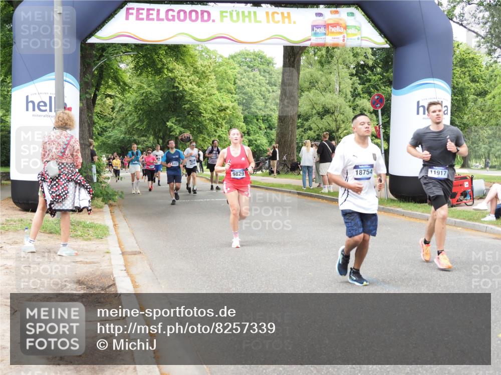 29.06.2025 - hella hamburg halbmarathon MichiJ http://msf.ph/oto/8257339 29.06.2025 10:52:58 Zwischen KM18-KM19 1249, 1355, 3994, 6489, 11917, 17347, 17866, 18721, 18754 meine-sportfotos.de