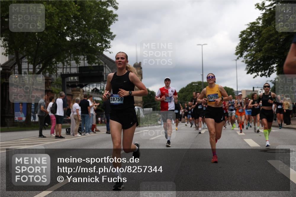 29.06.2025 - hella hamburg halbmarathon Yannick Fuchs http://msf.ph/oto/8257344 29.06.2025 10:48:25 20KM 1327, 1410, 1815, 2432, 3177, 3310, 3861, 3898, 4189, 6082, 6084, 6356, 6581, 6723, 6994, 7129, 8223, 8449, 8698, 8772, 8798, 9012, 9060, 9227, 10191, 10192, 10263, 10266, 11009, 11499, 11789, 12186, 12213, 12362, 12489, 13147, 13297, 13869, 14660, 14818, 15113, 15156, 15169, 15408, 15524, 15879, 16092, 16574, 16623, 16750, 17740, 17765, 18759, 19177 meine-sportfotos.de