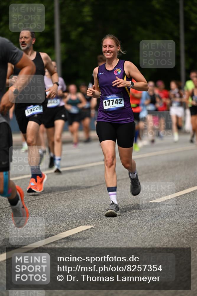 29.06.2025 - hella hamburg halbmarathon Dr. Thomas Lammeyer http://msf.ph/oto/8257354 29.06.2025 10:35:08 Kennedybrücke 1059, 1097, 1472, 1773, 1979, 2414, 2505, 2569, 2754, 2755, 2914, 3131, 3443, 4561, 4817, 5437, 5943, 6057, 6195, 6546, 6616, 6620, 6725, 6787, 7351, 7604, 7772, 8050, 9937, 10989 meine-sportfotos.de