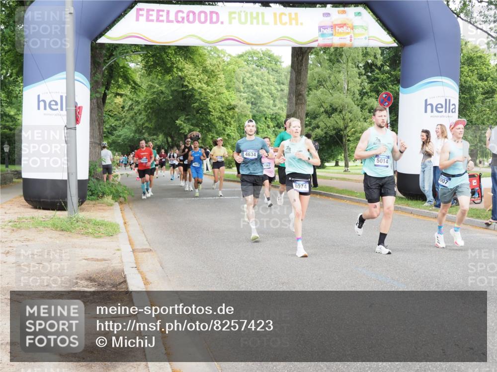 29.06.2025 - hella hamburg halbmarathon MichiJ http://msf.ph/oto/8257423 29.06.2025 10:29:33 Zwischen KM18-KM19 1800, 3618, 4205, 4634, 4893, 5007, 5014, 5026, 6152, 7284, 7796, 8074, 8122, 8358, 8966, 11922, 12385, 13268, 13483, 16249, 16599, 17724, 17834 meine-sportfotos.de
