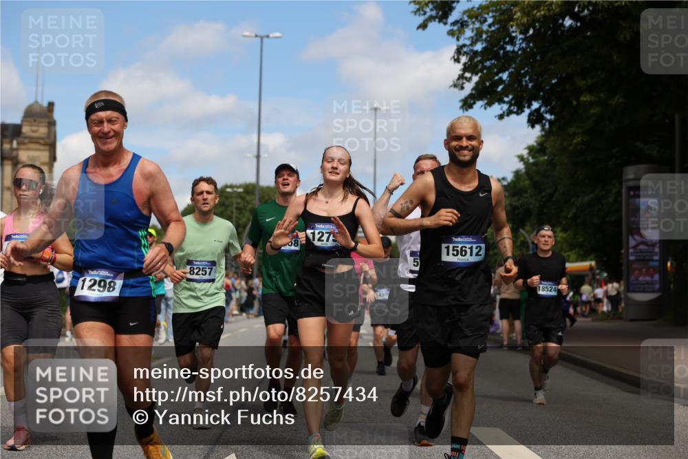 29.06.2025 - hella hamburg halbmarathon Yannick Fuchs http://msf.ph/oto/8257434 29.06.2025 11:27:47 20KM 1275, 1298, 1300, 1324, 1352, 1557, 2022, 2199, 2933, 3311, 3409, 3871, 3880, 4372, 4444, 4624, 4970, 5138, 5165, 5557, 5611, 5733, 6092, 6093, 7018, 7140, 8257, 8258, 8715, 8914, 9799, 10561, 10798, 11010, 11157, 11587, 11812, 11888, 12237, 12238, 12605, 12826, 12827, 13311, 13535, 14112, 14305, 15119, 15405, 15612, 16682, 17272, 17412, 18087, 18129, 18524, 18578, 18809, 18929, 19006 meine-sportfotos.de
