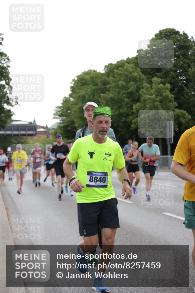 29.06.2025 - hella hamburg halbmarathon Jannik Wohlers http://msf.ph/oto/8257459 29.06.2025 10:32:03 Lombardsbrücke 1199, 1640, 3365, 3653, 3707, 3778, 4365, 4857, 5783, 5871, 5941, 6228, 6312, 6315, 7468, 7633, 7702, 8124, 8127, 8175, 8303, 8625, 8787, 8840, 8914, 8993, 9125, 9206, 9706, 9765, 10002, 10354, 10624, 10828, 11205, 11225, 11362, 11787, 11972, 12443, 12864, 13284, 13335, 13423, 14099, 14159, 14494, 14788, 14888, 15071, 15086, 15088, 15120, 15147, 15364, 15569, 15847, 15987, 16187, 18069 meine-sportfotos.de