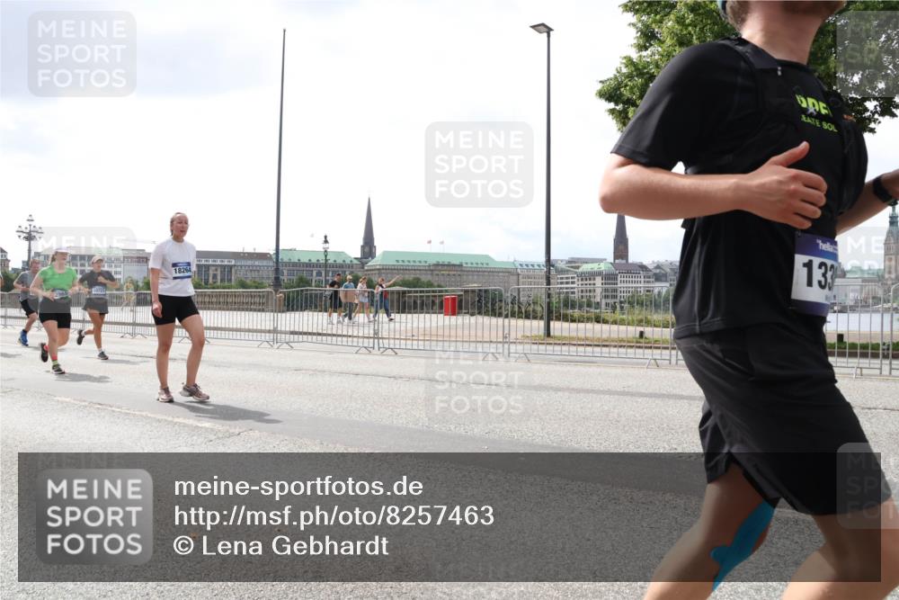 29.06.2025 - hella hamburg halbmarathon Lena Gebhardt http://msf.ph/oto/8257463 29.06.2025 10:45:54 Lombardsbrücke 1004, 1033, 1060, 1085, 1100, 1104, 1421, 1426, 1555, 1713, 1854, 1867, 1868, 1983, 2008, 2216, 2217, 2398, 2423, 2522, 2550, 2657, 2664, 2773, 2813, 2917, 2951, 2954, 2965, 2973, 3410, 4104, 4223, 4224, 4317, 4388, 4572, 5044, 5635, 5703, 5769, 5770, 5892, 6133, 6333, 6392, 6623, 6922, 7268, 7283, 7356, 7541, 7605, 7859, 7894, 8745, 9120, 9121, 9426, 9445, 9620, 10030, 10182, 10327, 10329, 10367, 10511, 11358, 11876 meine-sportfotos.de