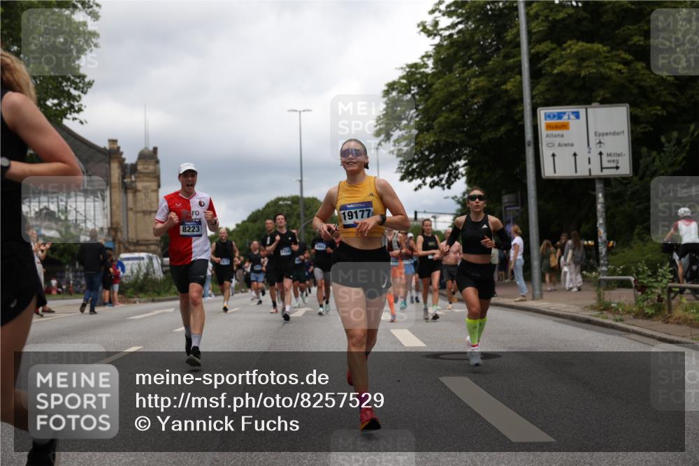 29.06.2025 - hella hamburg halbmarathon Yannick Fuchs http://msf.ph/oto/8257529 29.06.2025 10:48:26 20KM 1327, 1410, 1815, 3177, 3310, 3861, 3898, 4189, 6082, 6084, 6356, 6581, 6723, 6994, 7129, 8223, 8449, 8698, 8772, 8798, 9012, 9060, 9227, 10191, 10192, 10263, 10266, 11499, 11789, 12186, 12213, 12362, 12489, 13147, 13297, 13869, 14660, 14818, 15113, 15156, 15169, 15408, 15524, 15879, 16092, 16574, 16623, 16750, 17740, 17765, 18759, 19177 meine-sportfotos.de