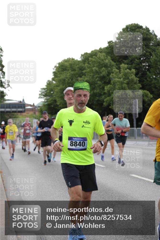 29.06.2025 - hella hamburg halbmarathon Jannik Wohlers http://msf.ph/oto/8257534 29.06.2025 10:32:03 Lombardsbrücke 1199, 1640, 3365, 3653, 3707, 3778, 4365, 4857, 5783, 5871, 5941, 6228, 6312, 6315, 7468, 7633, 7702, 8124, 8127, 8175, 8303, 8625, 8787, 8840, 8914, 8993, 9125, 9206, 9706, 9765, 10002, 10354, 10624, 10828, 11205, 11225, 11362, 11787, 11972, 12443, 12864, 13284, 13335, 13423, 14099, 14159, 14494, 14788, 14888, 15071, 15086, 15088, 15120, 15147, 15364, 15569, 15847, 15987, 16187, 18069 meine-sportfotos.de