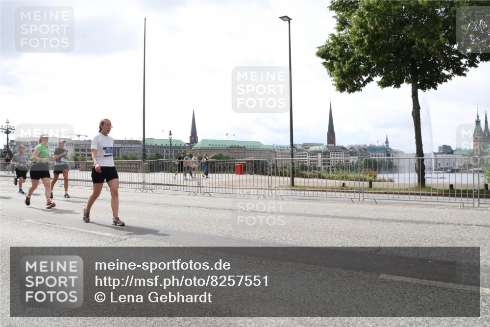 29.06.2025 - hella hamburg halbmarathon Lena Gebhardt http://msf.ph/oto/8257551 29.06.2025 10:45:54 Lombardsbrücke 1004, 1033, 1060, 1085, 1100, 1104, 1421, 1426, 1555, 1713, 1854, 1867, 1868, 1983, 2008, 2216, 2217, 2398, 2423, 2522, 2550, 2657, 2664, 2773, 2813, 2917, 2951, 2954, 2965, 2973, 3410, 4104, 4223, 4224, 4317, 4388, 4572, 5044, 5635, 5703, 5769, 5770, 5892, 6133, 6333, 6392, 6623, 6922, 7268, 7283, 7356, 7541, 7605, 7859, 7894, 8745, 9120, 9121, 9426, 9445, 9620, 10030, 10182, 10327, 10329, 10367, 10511, 11358, 11876 meine-sportfotos.de