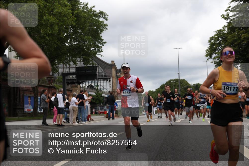 29.06.2025 - hella hamburg halbmarathon Yannick Fuchs http://msf.ph/oto/8257554 29.06.2025 10:48:26 20KM 1327, 1410, 1815, 3177, 3310, 3861, 3898, 4189, 6082, 6084, 6356, 6581, 6723, 6994, 7129, 8223, 8449, 8698, 8772, 8798, 9012, 9060, 9227, 10191, 10192, 10263, 10266, 11499, 11789, 12186, 12213, 12362, 12489, 13147, 13297, 13869, 14660, 14818, 15113, 15156, 15169, 15408, 15524, 15879, 16092, 16574, 16623, 16750, 17740, 17765, 18759, 19177 meine-sportfotos.de