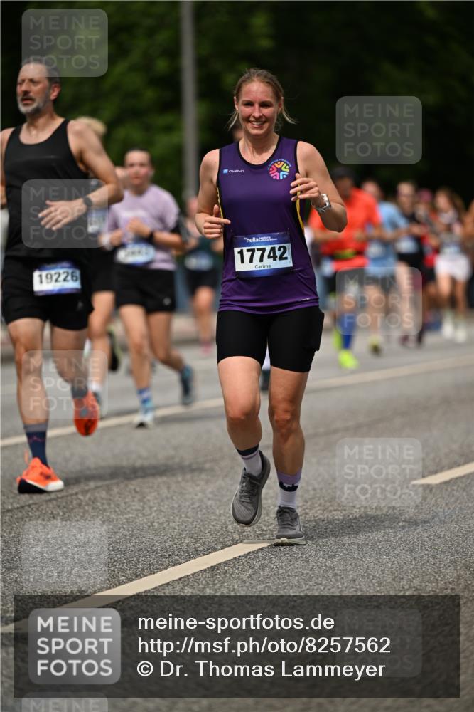 29.06.2025 - hella hamburg halbmarathon Dr. Thomas Lammeyer http://msf.ph/oto/8257562 29.06.2025 10:35:08 Kennedybrücke 1059, 1097, 1472, 1773, 1979, 2414, 2505, 2569, 2754, 2755, 2914, 3131, 3443, 4561, 4817, 5437, 5943, 6057, 6195, 6546, 6616, 6620, 6725, 6787, 7351, 7604, 7772, 8050, 9937, 10989 meine-sportfotos.de