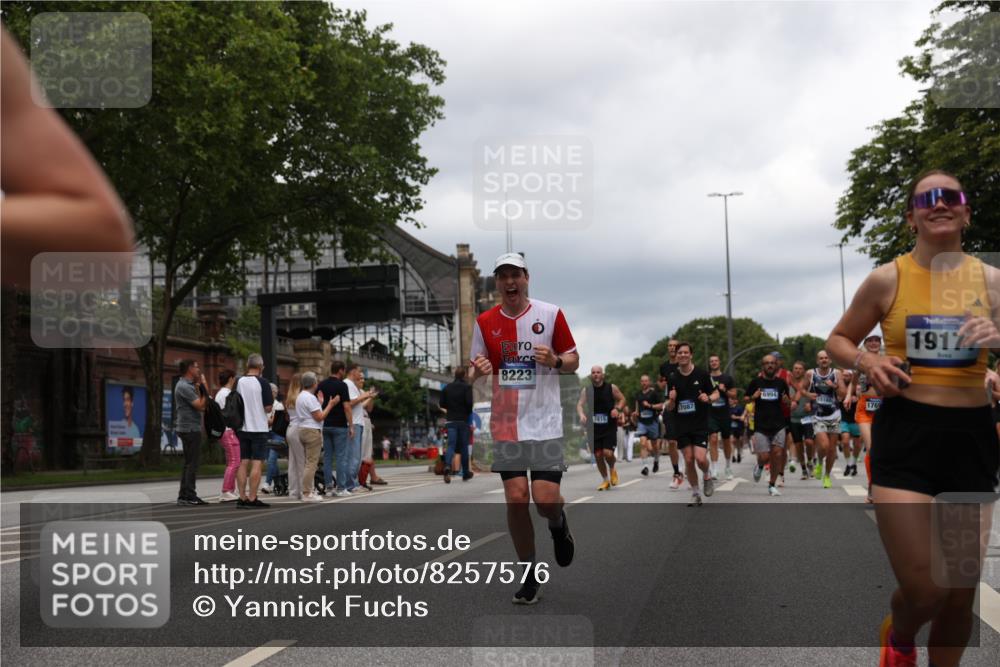 29.06.2025 - hella hamburg halbmarathon Yannick Fuchs http://msf.ph/oto/8257576 29.06.2025 10:48:26 20KM 1327, 1410, 1815, 3177, 3310, 3861, 3898, 4189, 6082, 6084, 6356, 6581, 6723, 6994, 7129, 8223, 8449, 8698, 8772, 8798, 9012, 9060, 9227, 10191, 10192, 10263, 10266, 11499, 11789, 12186, 12213, 12362, 12489, 13147, 13297, 13869, 14660, 14818, 15113, 15156, 15169, 15408, 15524, 15879, 16092, 16574, 16623, 16750, 17740, 17765, 18759, 19177 meine-sportfotos.de