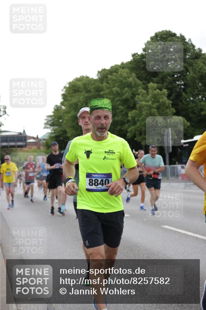 29.06.2025 - hella hamburg halbmarathon Jannik Wohlers http://msf.ph/oto/8257582 29.06.2025 10:32:03 Lombardsbrücke 1199, 1640, 3365, 3653, 3707, 3778, 4365, 4857, 5783, 5871, 5941, 6228, 6312, 6315, 7468, 7633, 7702, 8124, 8127, 8175, 8303, 8625, 8787, 8840, 8914, 8993, 9125, 9206, 9706, 9765, 10002, 10354, 10624, 10828, 11205, 11225, 11362, 11787, 11972, 12443, 12864, 13284, 13335, 13423, 14099, 14159, 14494, 14788, 14888, 15071, 15086, 15088, 15120, 15147, 15364, 15569, 15847, 15987, 16187, 18069 meine-sportfotos.de