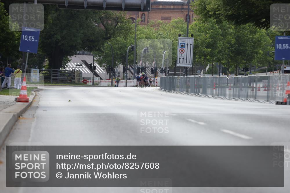 29.06.2025 - hella hamburg halbmarathon Jannik Wohlers http://msf.ph/oto/8257608 29.06.2025 08:49:06 Lombardsbrücke  meine-sportfotos.de