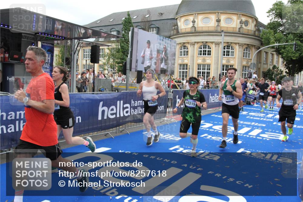 29.06.2025 - hella hamburg halbmarathon Michael Strokosch http://msf.ph/oto/8257618 29.06.2025 10:51:04 Ziel 1630, 2207, 4077, 7369, 8117, 8261, 8572, 8704, 10215, 10508, 10603, 12778, 13008, 13687, 14125, 15362, 16285, 17221, 18066, 18350 meine-sportfotos.de