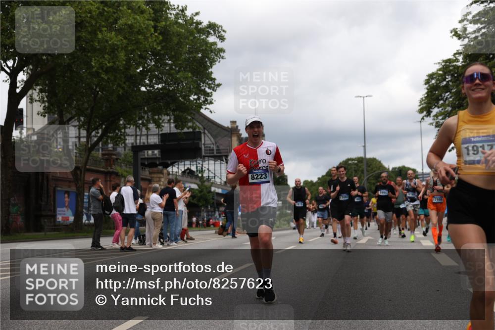 29.06.2025 - hella hamburg halbmarathon Yannick Fuchs http://msf.ph/oto/8257623 29.06.2025 10:48:26 20KM 1327, 1410, 1815, 3177, 3310, 3861, 3898, 4189, 6082, 6084, 6356, 6581, 6723, 6994, 7129, 8223, 8449, 8698, 8772, 8798, 9012, 9060, 9227, 10191, 10192, 10263, 10266, 11499, 11789, 12186, 12213, 12362, 12489, 13147, 13297, 13869, 14660, 14818, 15113, 15156, 15169, 15408, 15524, 15879, 16092, 16574, 16623, 16750, 17740, 17765, 18759, 19177 meine-sportfotos.de