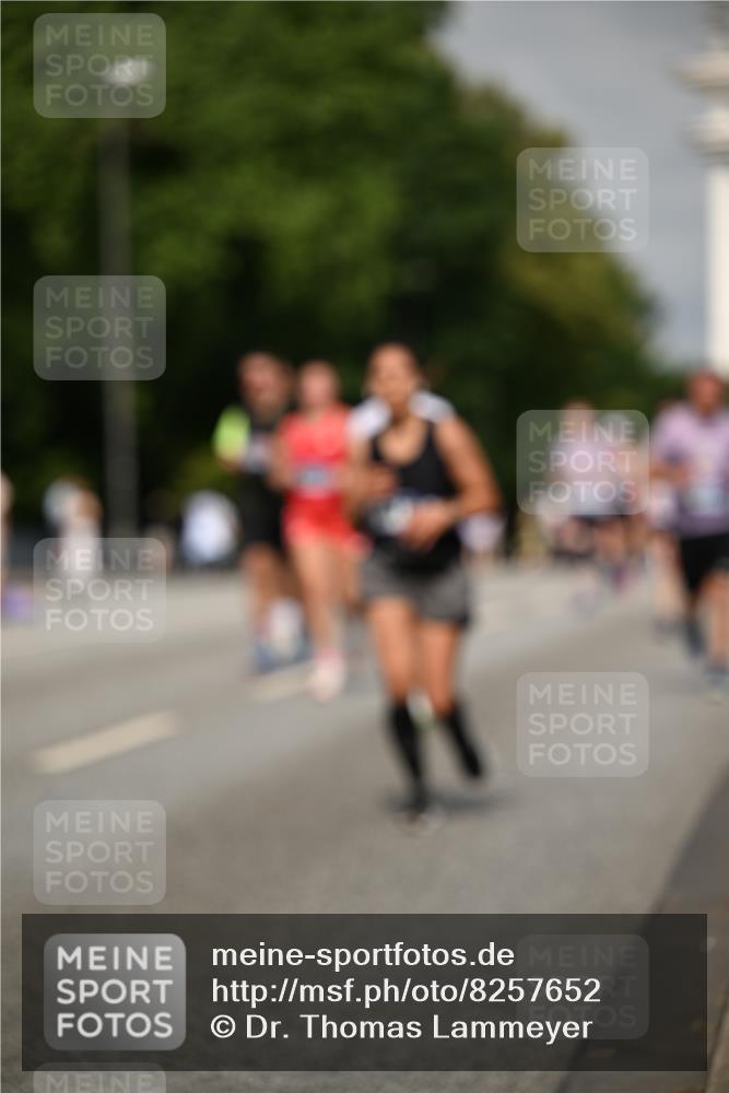 29.06.2025 - hella hamburg halbmarathon Dr. Thomas Lammeyer http://msf.ph/oto/8257652 29.06.2025 10:14:34 Kennedybrücke 1052, 1186, 1456, 1548, 1781, 5182, 5653, 5806, 7058, 8561, 8685, 9150, 9829 meine-sportfotos.de