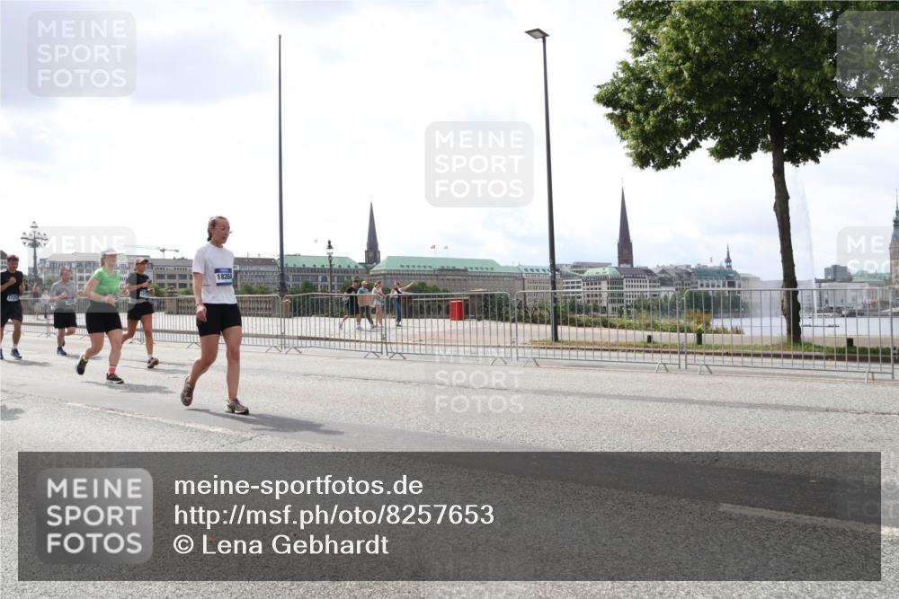 29.06.2025 - hella hamburg halbmarathon Lena Gebhardt http://msf.ph/oto/8257653 29.06.2025 10:45:54 Lombardsbrücke 1004, 1033, 1060, 1085, 1100, 1104, 1421, 1426, 1555, 1713, 1854, 1867, 1868, 1983, 2008, 2216, 2217, 2398, 2423, 2522, 2550, 2657, 2664, 2773, 2813, 2917, 2951, 2954, 2965, 2973, 3410, 4104, 4223, 4224, 4317, 4388, 4572, 5044, 5635, 5703, 5769, 5770, 5892, 6133, 6333, 6392, 6623, 6922, 7268, 7283, 7356, 7541, 7605, 7859, 7894, 8745, 9120, 9121, 9426, 9445, 9620, 10030, 10182, 10327, 10329, 10367, 10511, 11358, 11876 meine-sportfotos.de
