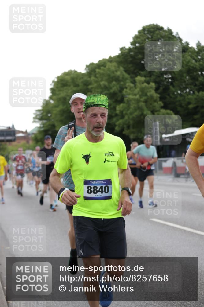 29.06.2025 - hella hamburg halbmarathon Jannik Wohlers http://msf.ph/oto/8257658 29.06.2025 10:32:04 Lombardsbrücke 1199, 1640, 3365, 3653, 3670, 3707, 3778, 4365, 4857, 5783, 5871, 5941, 6228, 6312, 6315, 7468, 7633, 7702, 7749, 8124, 8127, 8303, 8625, 8787, 8840, 8914, 8993, 9125, 9206, 9706, 9765, 10002, 10354, 10624, 10828, 11205, 11225, 11362, 11787, 11972, 12443, 12864, 13284, 13335, 13423, 14099, 14159, 14494, 14788, 14888, 15071, 15086, 15088, 15120, 15147, 15364, 15569, 15847, 15987, 16187, 16898, 16999, 18069, 18706 meine-sportfotos.de