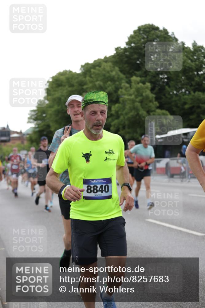 29.06.2025 - hella hamburg halbmarathon Jannik Wohlers http://msf.ph/oto/8257683 29.06.2025 10:32:04 Lombardsbrücke 1199, 1640, 3365, 3653, 3670, 3707, 3778, 4365, 4857, 5783, 5871, 5941, 6228, 6312, 6315, 7468, 7633, 7702, 7749, 8124, 8127, 8303, 8625, 8787, 8840, 8914, 8993, 9125, 9206, 9706, 9765, 10002, 10354, 10624, 10828, 11205, 11225, 11362, 11787, 11972, 12443, 12864, 13284, 13335, 13423, 14099, 14159, 14494, 14788, 14888, 15071, 15086, 15088, 15120, 15147, 15364, 15569, 15847, 15987, 16187, 16898, 16999, 18069, 18706 meine-sportfotos.de