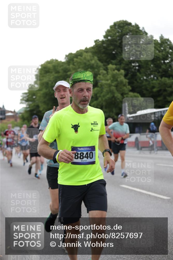 29.06.2025 - hella hamburg halbmarathon Jannik Wohlers http://msf.ph/oto/8257697 29.06.2025 10:32:04 Lombardsbrücke 1199, 1640, 3365, 3653, 3670, 3707, 3778, 4365, 4857, 5783, 5871, 5941, 6228, 6312, 6315, 7468, 7633, 7702, 7749, 8124, 8127, 8303, 8625, 8787, 8840, 8914, 8993, 9125, 9206, 9706, 9765, 10002, 10354, 10624, 10828, 11205, 11225, 11362, 11787, 11972, 12443, 12864, 13284, 13335, 13423, 14099, 14159, 14494, 14788, 14888, 15071, 15086, 15088, 15120, 15147, 15364, 15569, 15847, 15987, 16187, 16898, 16999, 18069, 18706 meine-sportfotos.de